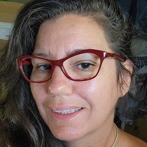 Eyewear, eyeglasses new. size 52-15 color deep red